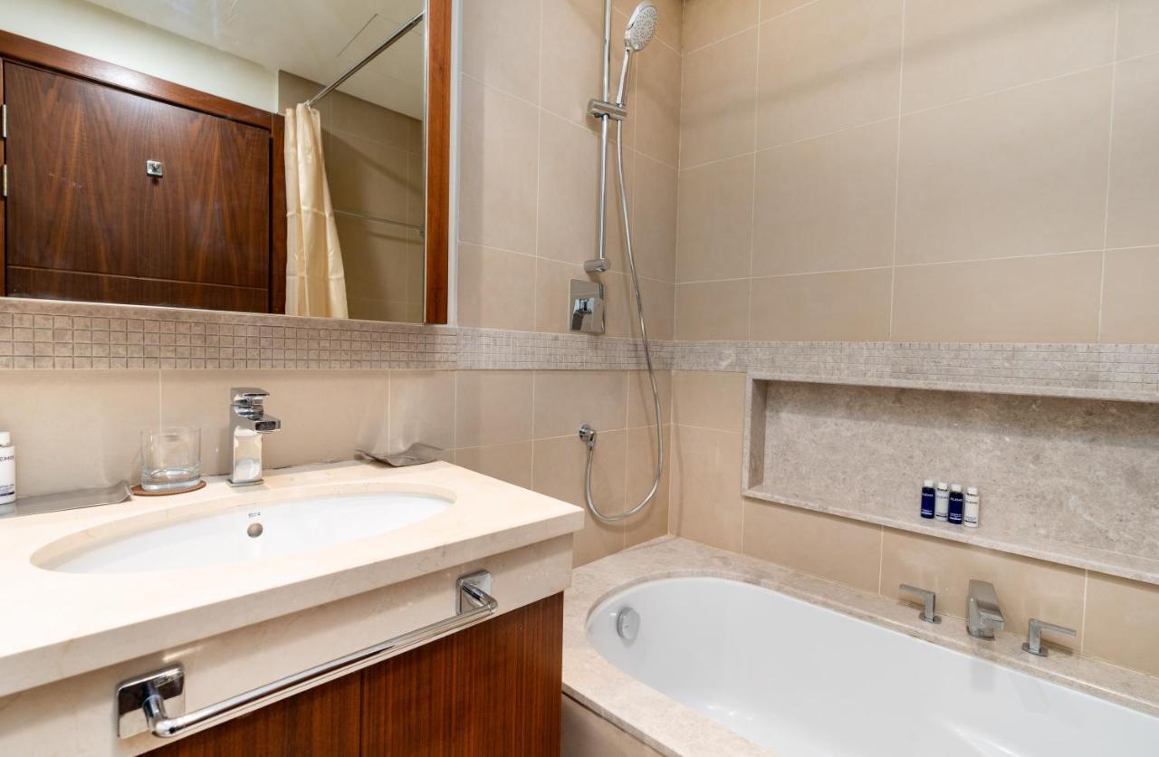 Vacay Lettings - Burj Vista High Floor Burj Khalifa & Fountain View Apartment Dubai Exterior photo